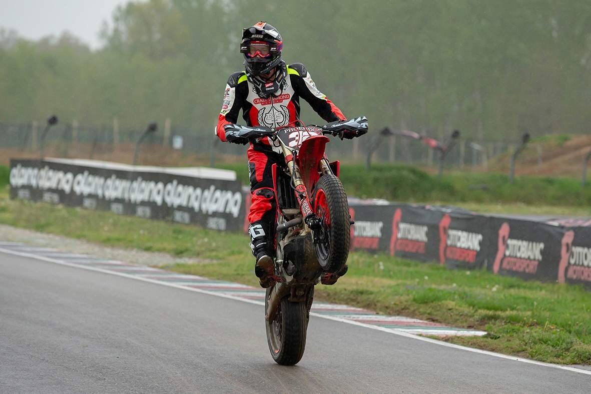 Campionato Europeo S2 Supermoto, Thomas Chareyre vince a Ottobiano davanti a Elia Sammartin